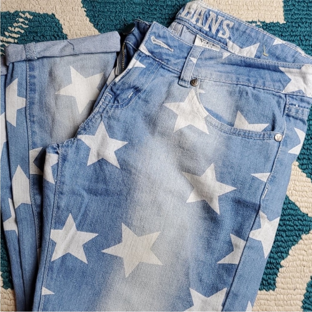 BOGO VIP star ⭐ pattern crop jeans—-not fitted